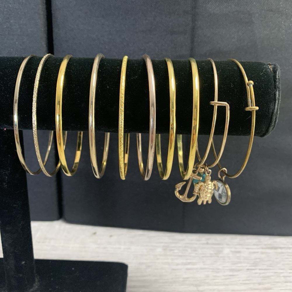 Lot of 16 Stackable gold tone bracelets 6-8 Inches - Picture 2 of 9
